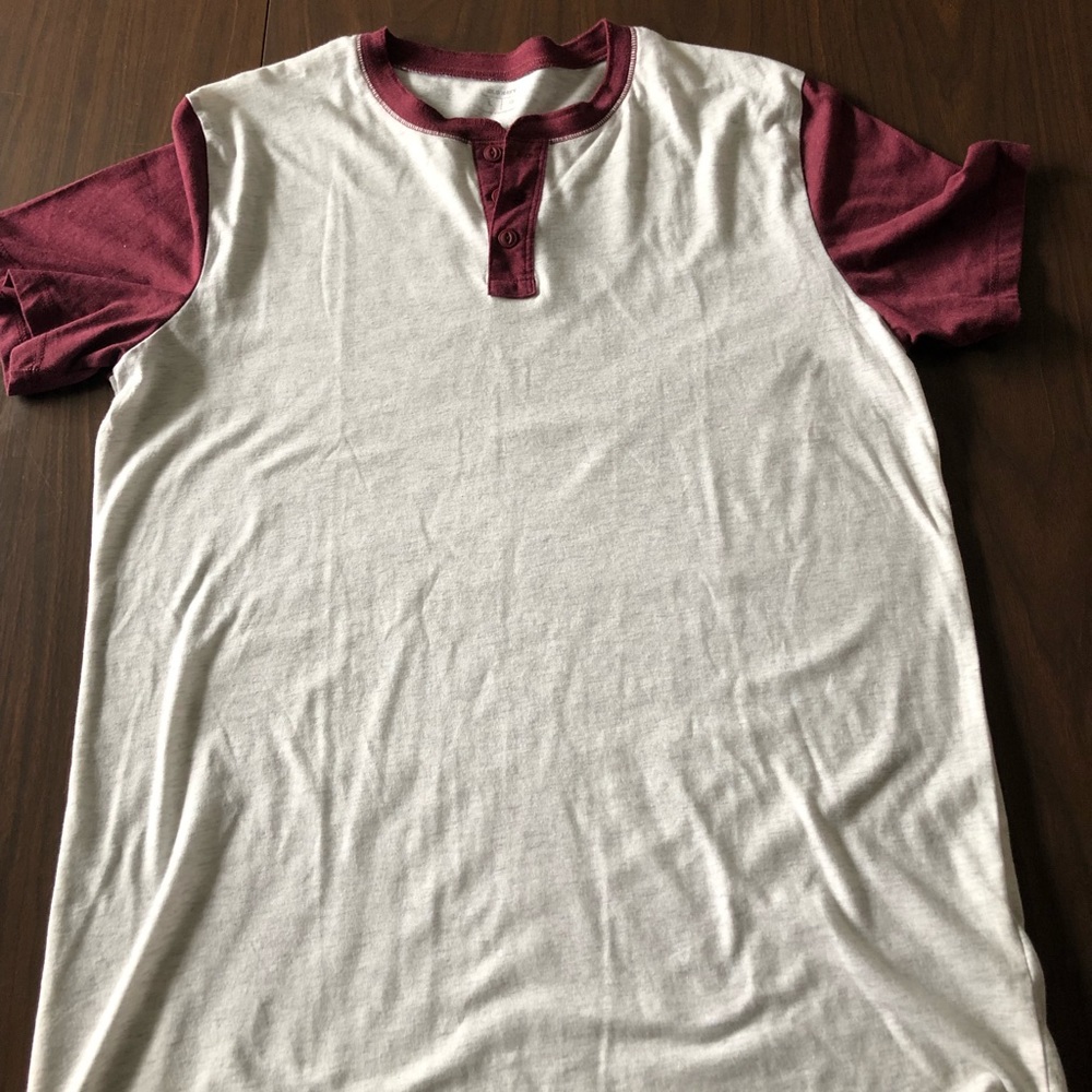 Men’s Old Navy T-shirt